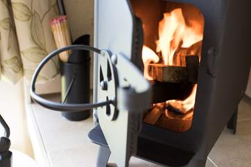 The cute little wood-burning stove adds extra warmth and cosiness.