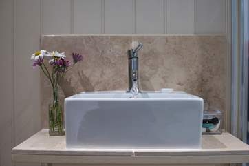 The pretty wash-basin.
