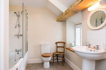 ....and has an en suite bathroom.