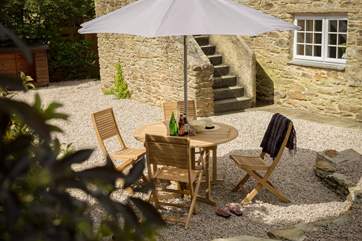 The enclosed garden is mainly gravelled with two raised areas of lawn (please take care with young children).