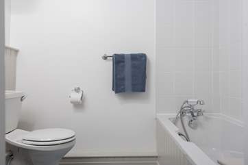The en suite bathroom to the double bedroom.