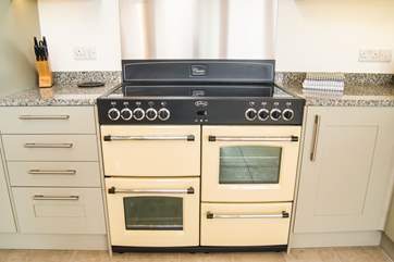 A lovely big electric range cooker in the kitchen area.