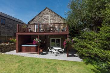 Tremornah has a lovely garden, terrace (home to the hot tub) and balcony.