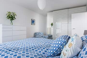 The master bedroom is beautifully furnished, this is a calm and relaxing space where you can fall asleep to the sound of the sea.