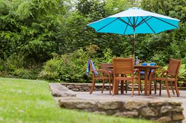 Time to relax over a drink or a meal in the tranquil garden where all you will probably hear are the birds singing in the trees.