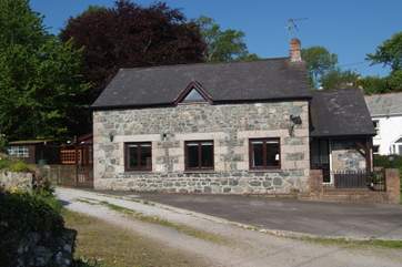 The Old Stone Workshop is a detached cottage.