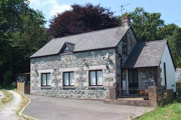 The Old Stone Workshop is a detached cottage.