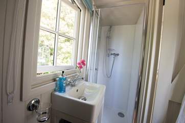 The en suite shower-room.