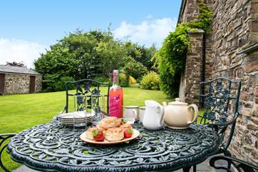 Dining al fresco in this glorious garden will be a delight.