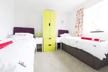 Bedroom 2 with 'zip and link' (double or twin) beds.