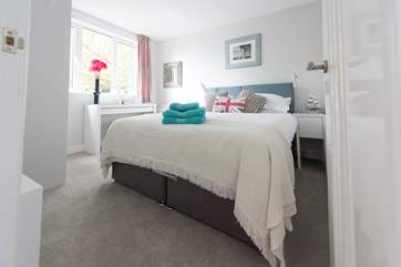 Bedroom 2 has 'zip and link' beds (double or twin)