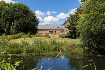 A little pathway through the owners' land will take you to the Grand Western Canal that runs along the border of The Long Barn.