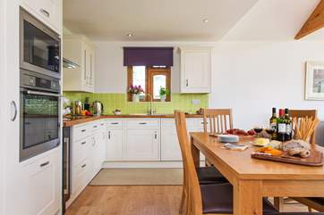 The dining-table is conveniently situated next to the kitchen.