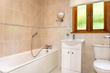 The en-suite bathroom...