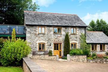 Cornflower Cottage (the glass balcony attaches it to Lambkin Cottage).