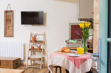 The kitchenette is ideal for rustling up a bit of breakfast or a snack and of course for chilling the wine, beer and milk for a cuppa or two.