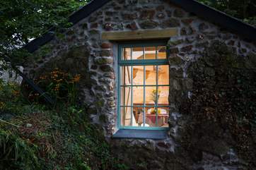 Looking into the cottage from the parking-area.