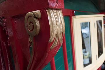 The hand-painted detailing really shows the love and care that has gone into this wonderful wagon.