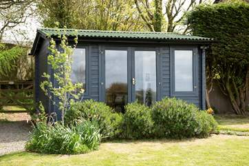 The handy cabin is fully insulated and double-glazed.
