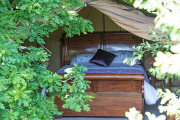 The safari tent has a big comfy bed and can offer two feather and down duvets to make it nice and cosy.