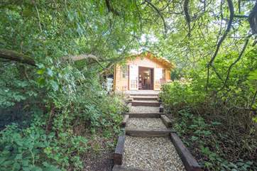 Roseland Valley Retreat is tucked into the woodland and faces over beautiful lake. The cabin and safari tent are just a few steps away from each other.