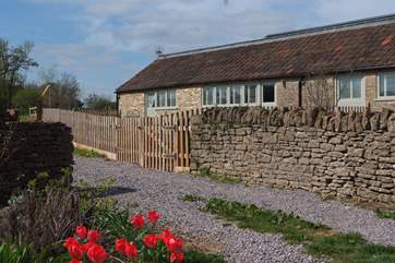 Absolute one of two cottages at historic Court Farm, is a gorgeous semi detached single-storey barn in a pretty farmstead setting.