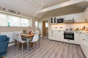 The sleek contemporary kitchen is very well-equipped.