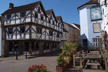 Axbridge is a lovely medieval town to the western edge of the Mendip Hills.