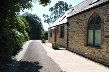 Bofarnel Chapel from the approach lane.