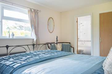 The master bedroom has an en-suite bathroom.