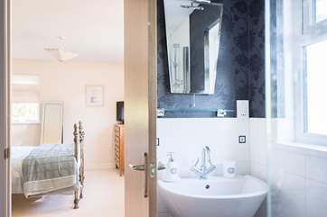 Looking back from the en-suite to the bedroom.
