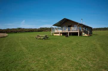 Cook up a storm on the fire-pit barbecue and dine al fresco at the picnic table.