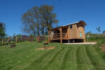 This special glamping site is set in its own fully enclosed garden, offering excellent free space for your four-legged friend to enjoy safely.
