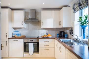 The kitchen is both well-equipped and good looking.