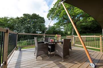 Cook up a storm and dine al fresco.