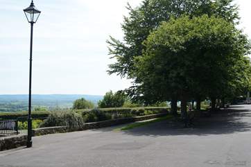 The hilltop town of Shaftesbury is just five minutes in the car, with some intersting shops to browse and relaxing walkways.