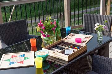Why not play some games al fresco.