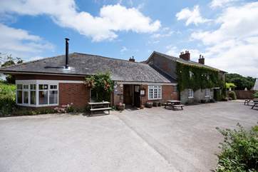 The Coppleridge Inn is a 30 minute walk from Balck Pig Retreats.