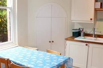 Open plan kitchen-area with breakfast table.