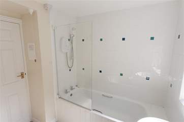 The bath with shower overhead.