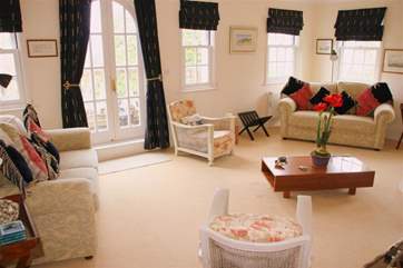 The light and spacious living room.