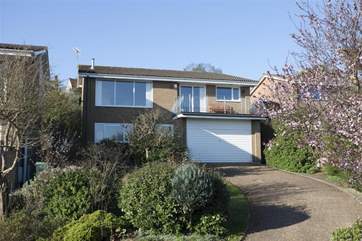 Welcome to 17 Sandcove Rise in a peaceful cul-de-sac.