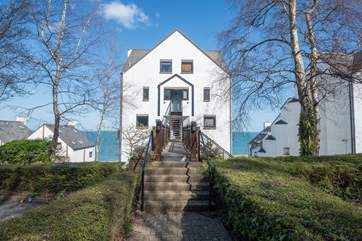 Welcome to 22 Seaview Bay, a wonderful penthouse apartment