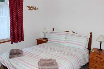 The comfortable double bedroom.