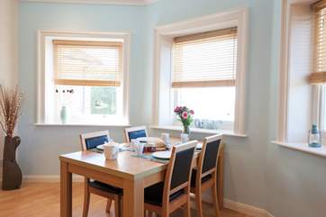 Dinner with a view! Enjoy dinner at the table whilst enjoying an amazing view across the Solent