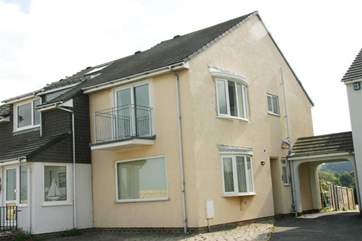 4 Commodores Court