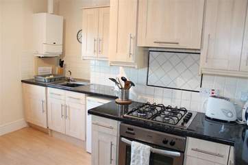 Fully equipped kitchen for preparing a convivial family dinner.