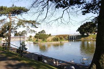 The duck lake is only a five minute walk from 6 Sandlands, from here you can walk along Appley towards Puckpool and Seaview.