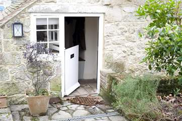 All the characteristics of a traditional country cottage, complete with stable doors into the kitchen