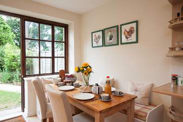 Gather around the table for that important breakfast meal whilst planning your day ahead